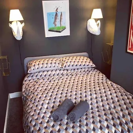 Chester/Hoole Contemporary Home. Sleeps 6 +Netflix Exterior photo
