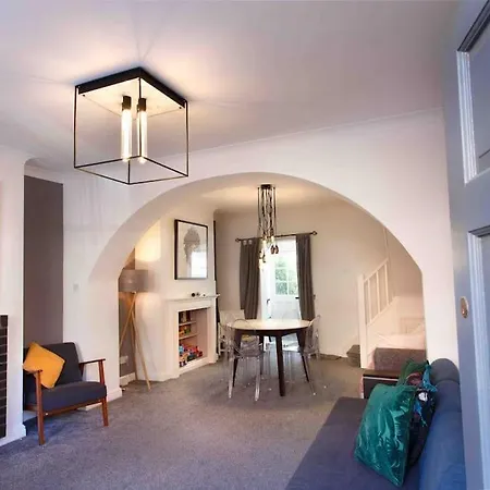 Chester/Hoole Contemporary Home. Sleeps 6 +Netflix Exterior photo