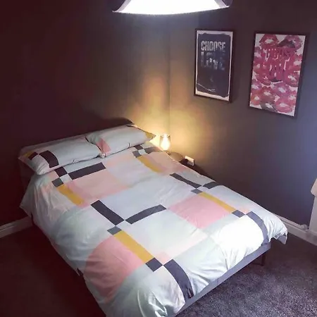 Chester/Hoole Contemporary Home. Sleeps 6 +Netflix Exterior photo