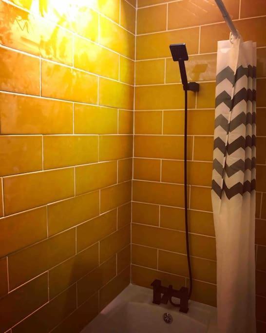 Chester/hoole Contemporary Home. Sleeps 6 +netflix * Chester