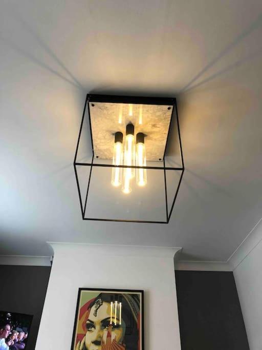Chester/hoole Contemporary Home. Sleeps 6 +netflix