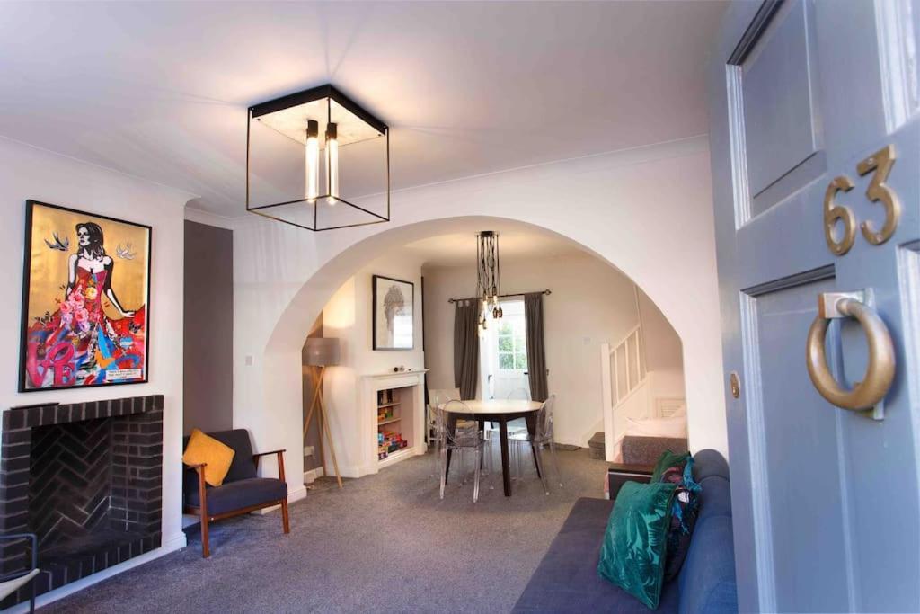 Chester/hoole Contemporary Home. Sleeps 6 +netflix Chester