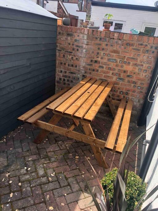 Chester/hoole Contemporary Home. Sleeps 6 +netflix