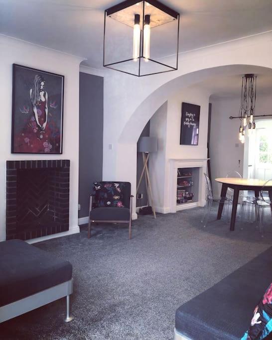 Chester/hoole Contemporary Home. Sleeps 6 +netflix *